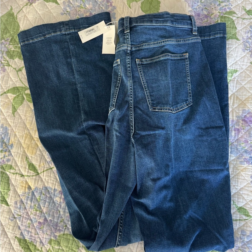 Size 14 Spanx NWT Spanxsculpt Redefine Flare Jeans- Medium Indigo